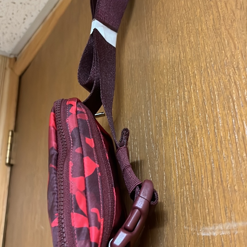 NWT Lululemon everywhere belt bag Lunar New Year 2023 - Picture 5 of 8